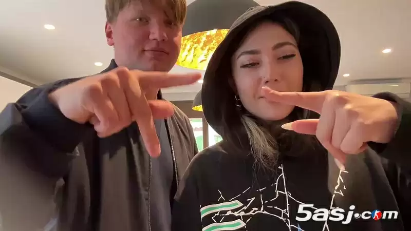 s1mple与俄罗斯主播Ekatze007恋情疑云:FaZe选手Major期间亲密互动引猜测 s1mple与俄罗斯主播Ekatze007恋情疑云:FaZe选手Major期间亲密互动引猜测