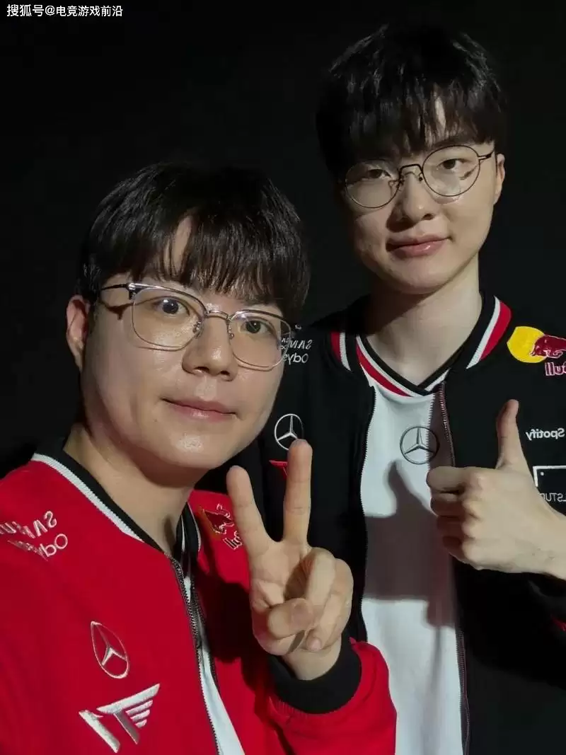 电竞豪门兄弟情!T1无畏契约选手与LOL天团合体营业 电竞豪门兄弟情!T1无畏契约选手与LOL天团合体营业