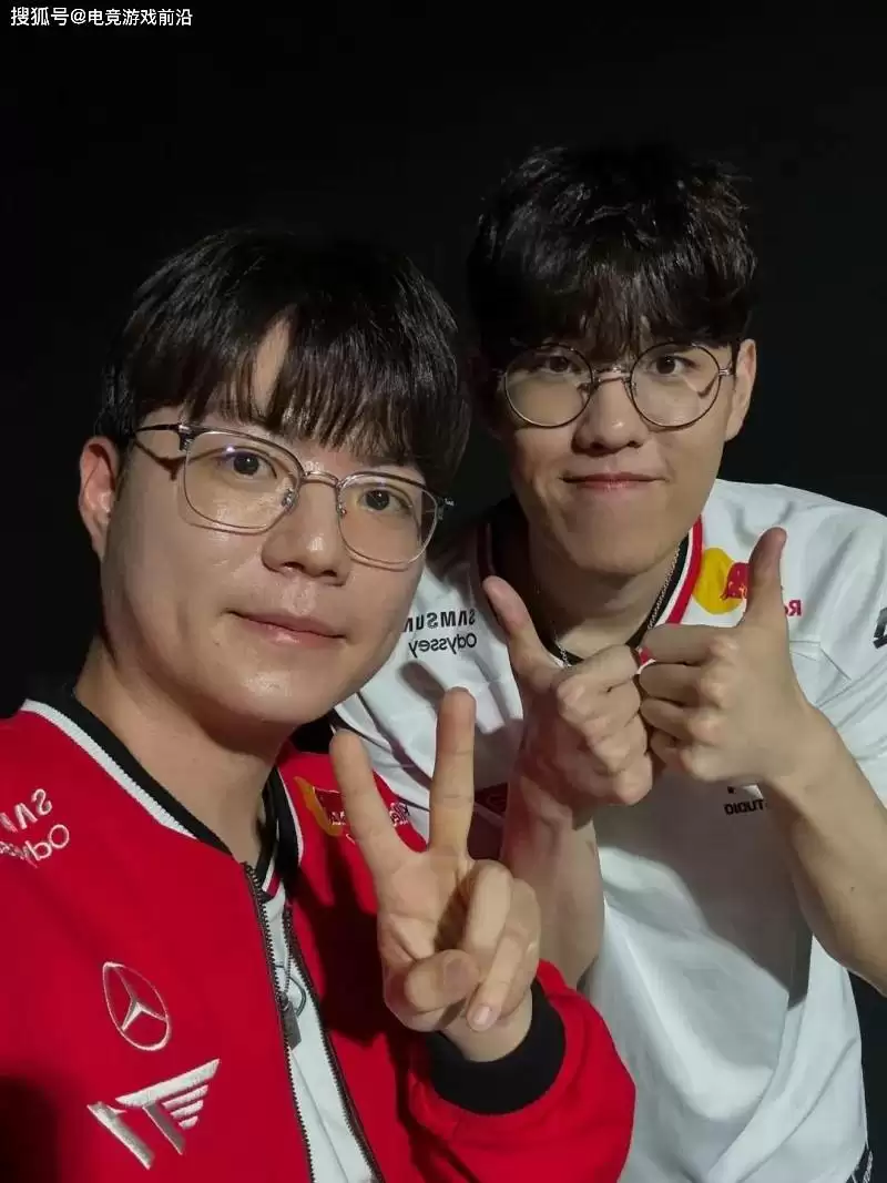 电竞豪门兄弟情!T1无畏契约选手与LOL天团合体营业 电竞豪门兄弟情!T1无畏契约选手与LOL天团合体营业