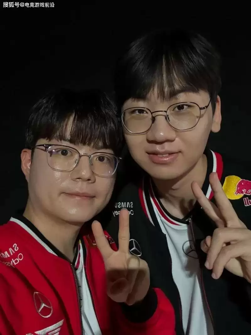 电竞豪门兄弟情!T1无畏契约选手与LOL天团合体营业 电竞豪门兄弟情!T1无畏契约选手与LOL天团合体营业
