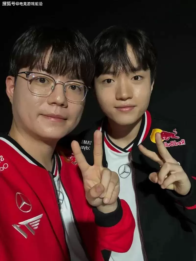 电竞豪门兄弟情!T1无畏契约选手与LOL天团合体营业 电竞豪门兄弟情!T1无畏契约选手与LOL天团合体营业