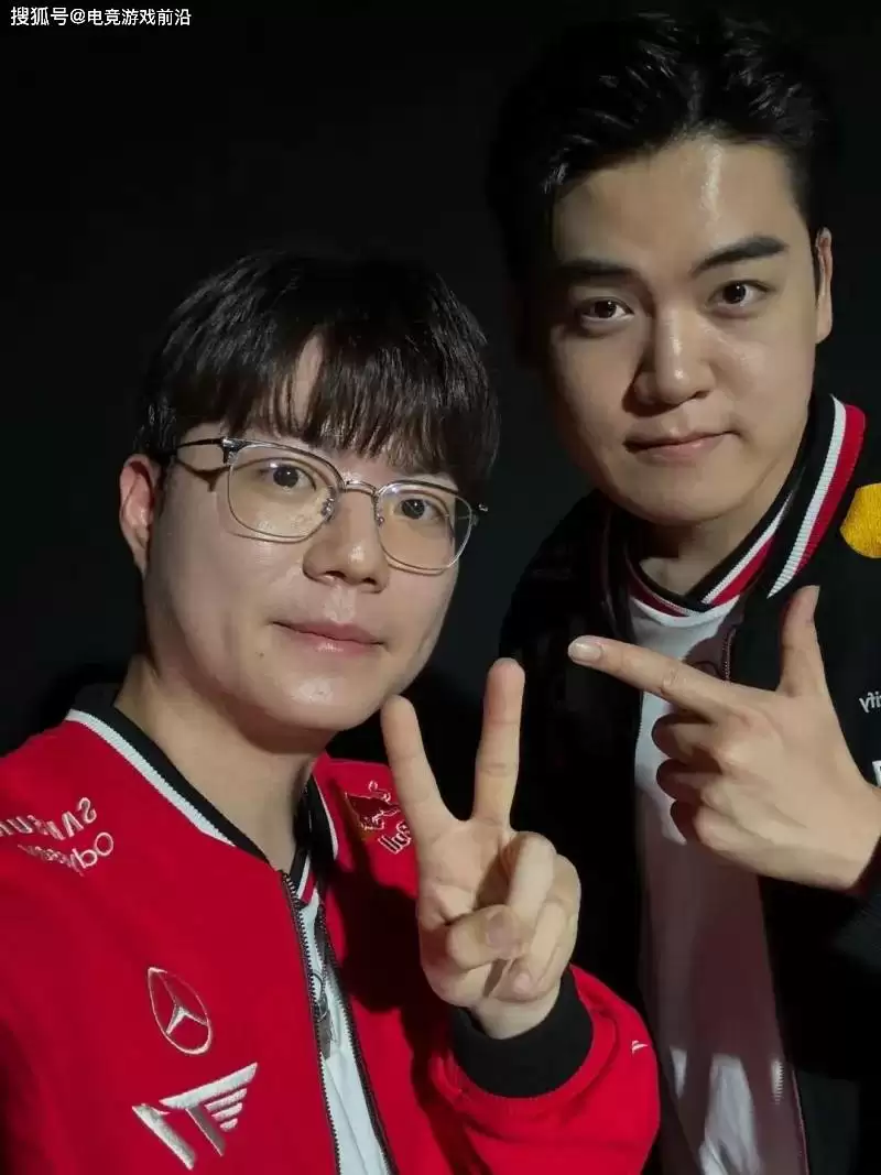 电竞豪门兄弟情!T1无畏契约选手与LOL天团合体营业 电竞豪门兄弟情!T1无畏契约选手与LOL天团合体营业