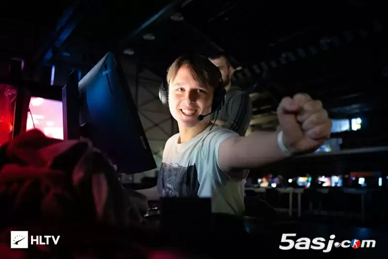 NAVI Junior青训队2-1力克NIP 豪取CCT赛事两连冠 VRS排名飙升至27位 NAVI Junior青训队2-1力克NIP 豪取CCT赛事两连冠 VRS排名飙升至27位