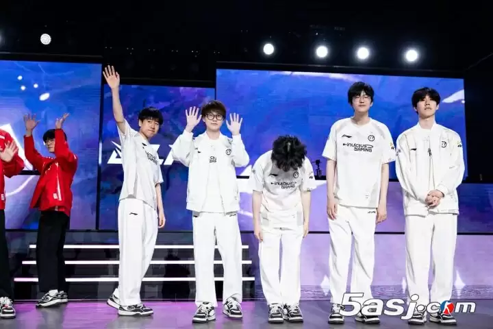 LPL第二赛段季军争夺战落幕 iG战队世界赛积分形势分析