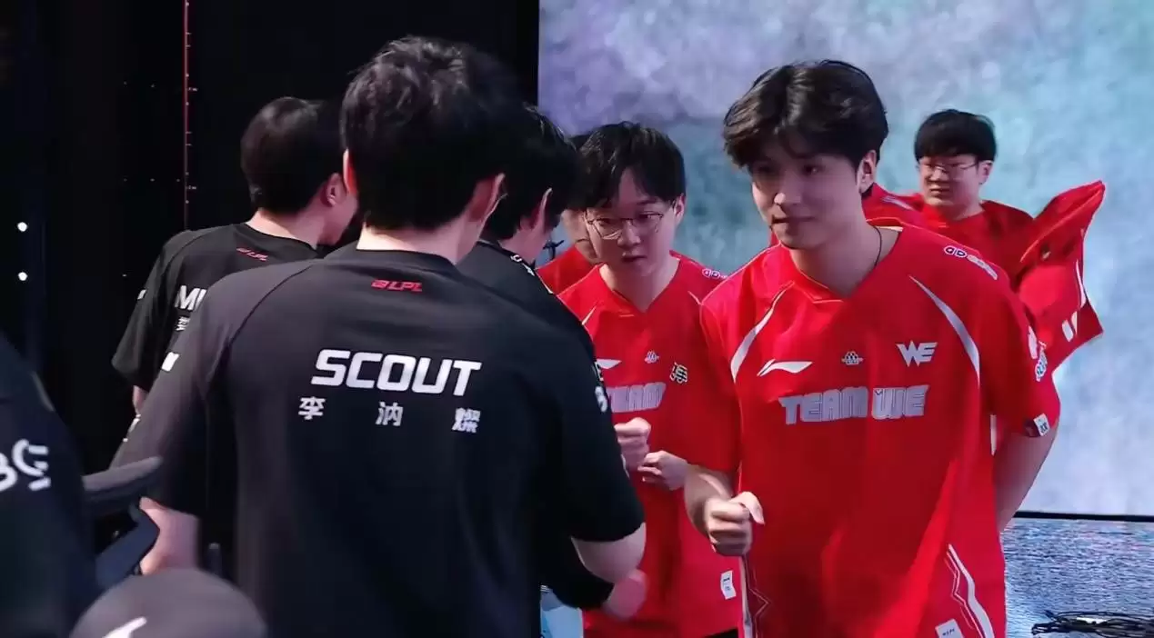 WE天才中单爆发,身价不足百万,击败千万级别的Scout,三局比赛封神 WE天才中单爆发,身价不足百万,击败千万级别的Scout,三局比赛封神