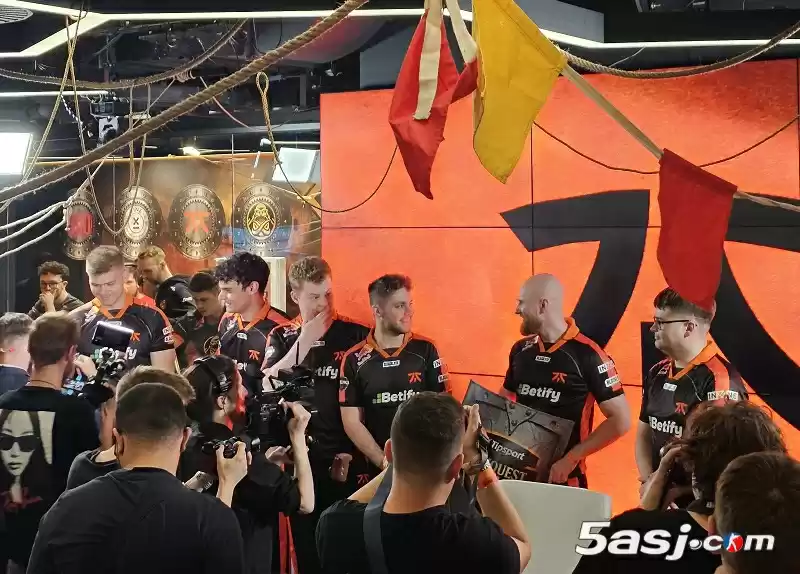 Fnatic王者归来 fear率队问鼎布拉格冠军 创98分VRS积分跃居全球31位