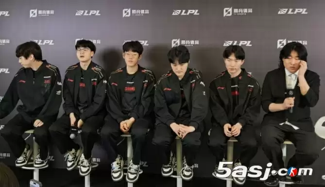 访谈：JDG赛后复盘教练坦承BP失误+团战决策问题，Scout/Xun解析败因