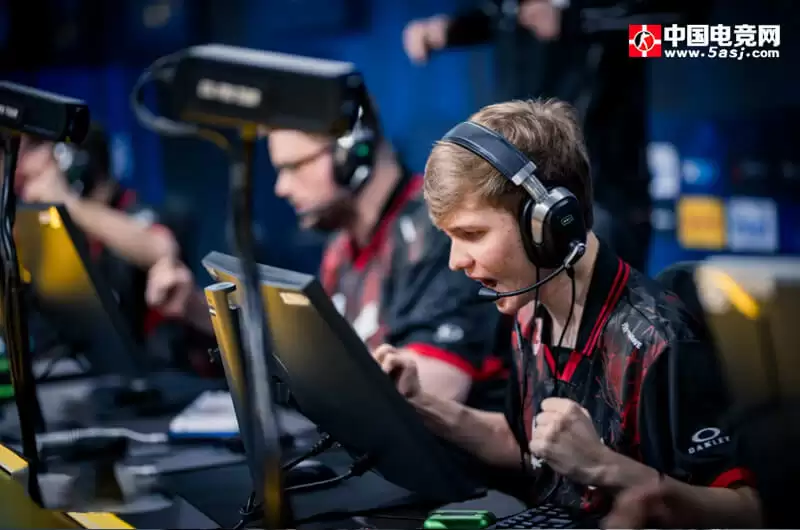 CS史上十大顶级身价转会榜单：s1mple居然是最不值钱的那个