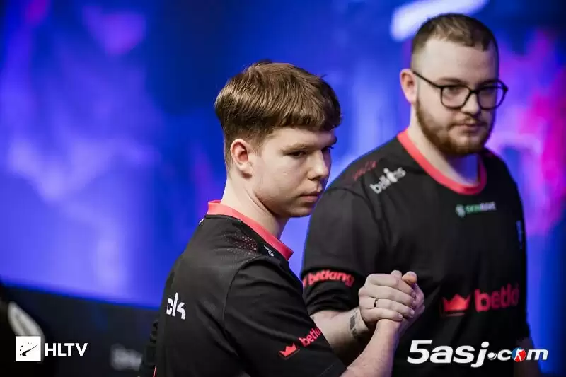 NAVI阵容调整内幕：B8教练称makazze取代iM更合适但存变数 