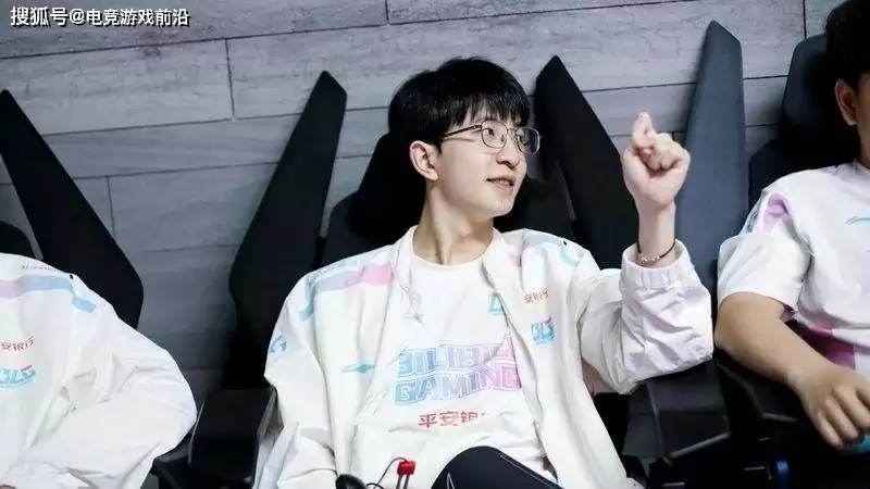 7月8号电竞游戏前沿：AL与CFO数据对比、Elk调整状态、Junjia喊话圣枪哥、EWC石油杯赛程冲突