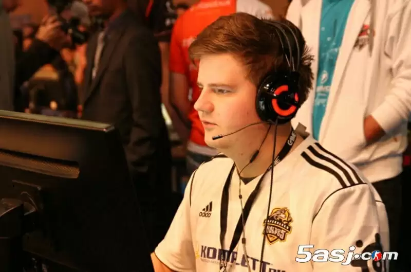 他赢过所有Major却输给时间：2025年，整个电竞圈都在致敬这个沉默的男人