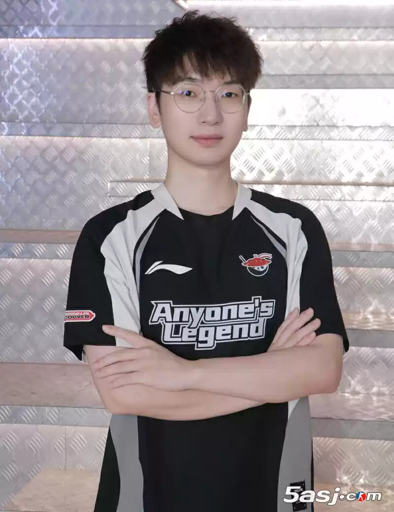 WE.957晒MSI出征服照 粉丝整活:震惊!原we队长柯昌宇转会BLG战队 WE.957晒MSI出征服照 粉丝整活:震惊!原we队长柯昌宇转会BLG战队