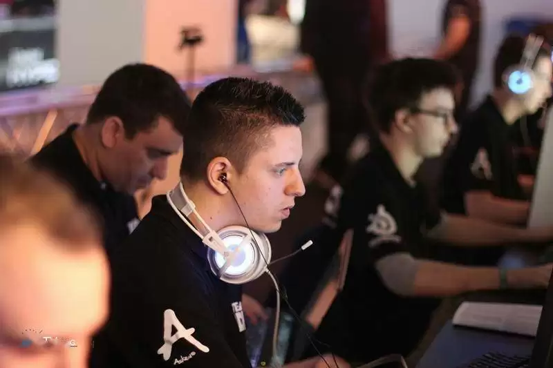 访谈:130欧月薪到Major冠军!apEX自曝法国CS圈最黑暗规则 访谈:130欧月薪到Major冠军!apEX自曝法国CS圈最黑暗规则