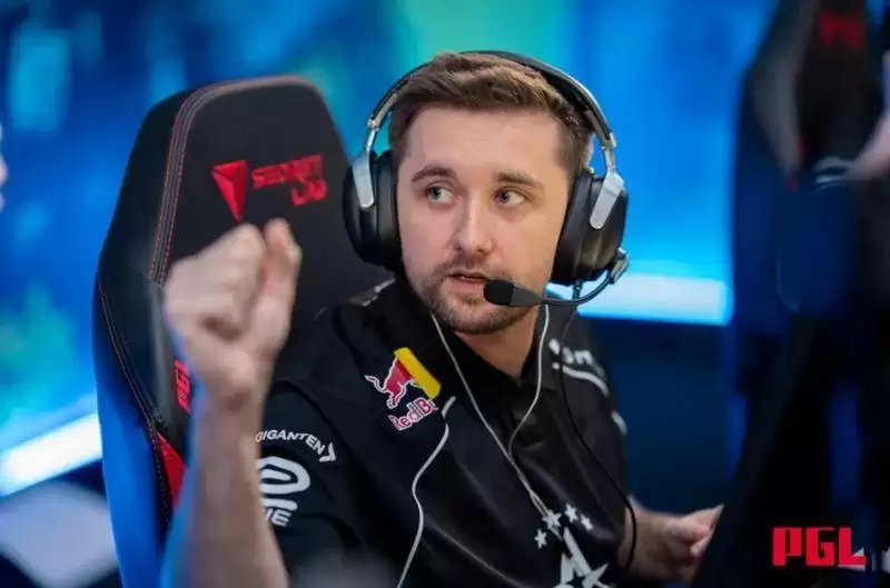 HooXi独家爆料：退役后必执教鞭，ZywOo才是CS真GOAT！ 