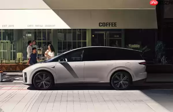 理想i8热门问题解答：设计、安全与空间亮点全揭秘