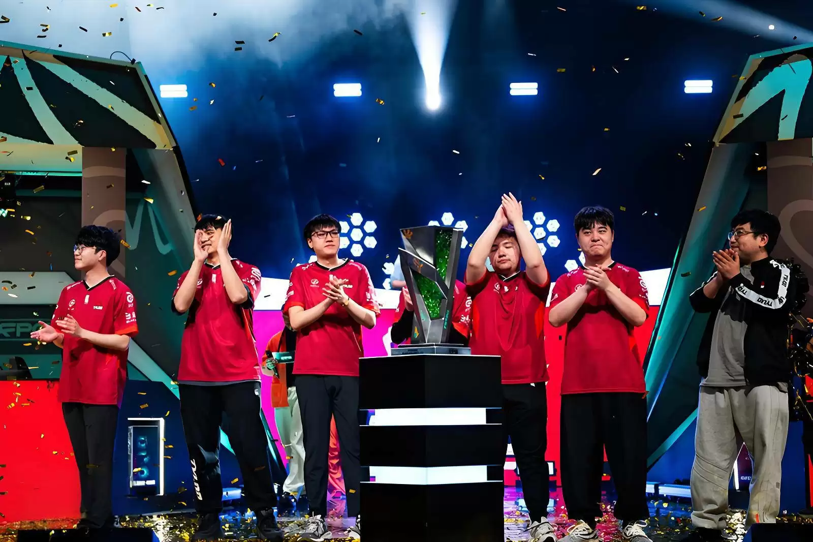 天禄战队夺冠赛后采访实录：重振TYLOO荣光！这一刻属于中国CS 