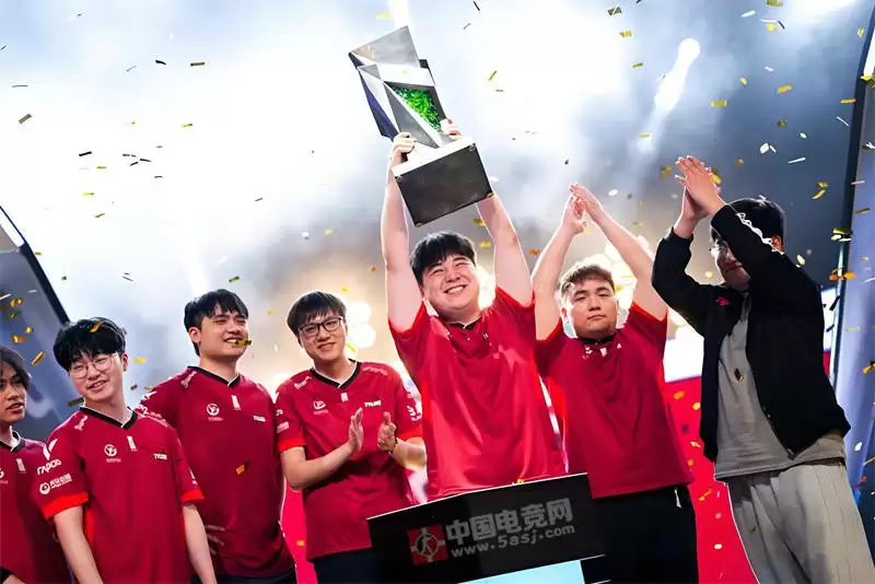 二十年守望终圆梦!从wNv到TYLOO问鼎裂变天地S1总冠军,铸就CNCS新纪元 二十年守望终圆梦!从wNv到TYLOO问鼎裂变天地S1总冠军,铸就CNCS新纪元