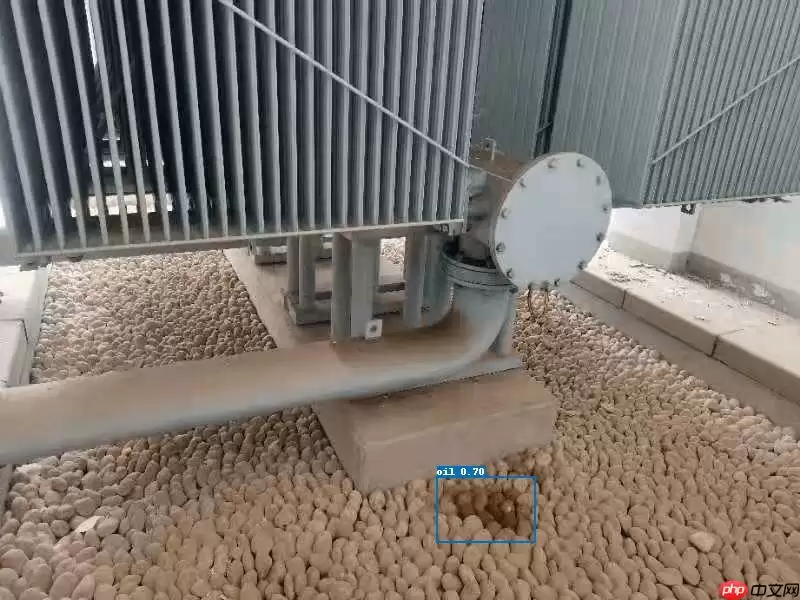 基于PaddleDetection的设备漏油检测 - 游乐网