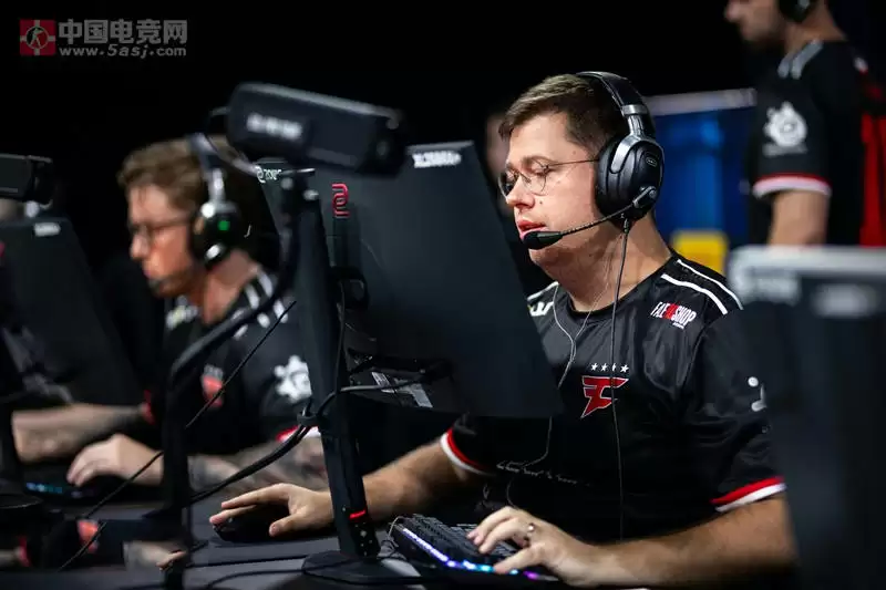 【深度】karrigan谈FaZe战队的重生之路：惩罚与救赎的哲学