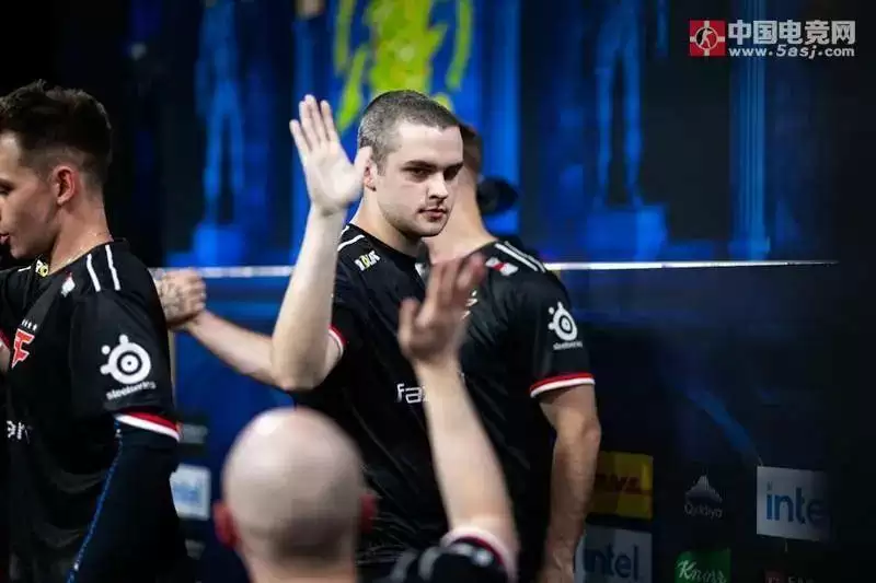 他们太菜了!broky回归首秀:从“强制假期”到赛场宣言 他们太菜了!broky回归首秀:从“强制假期”到赛场宣言