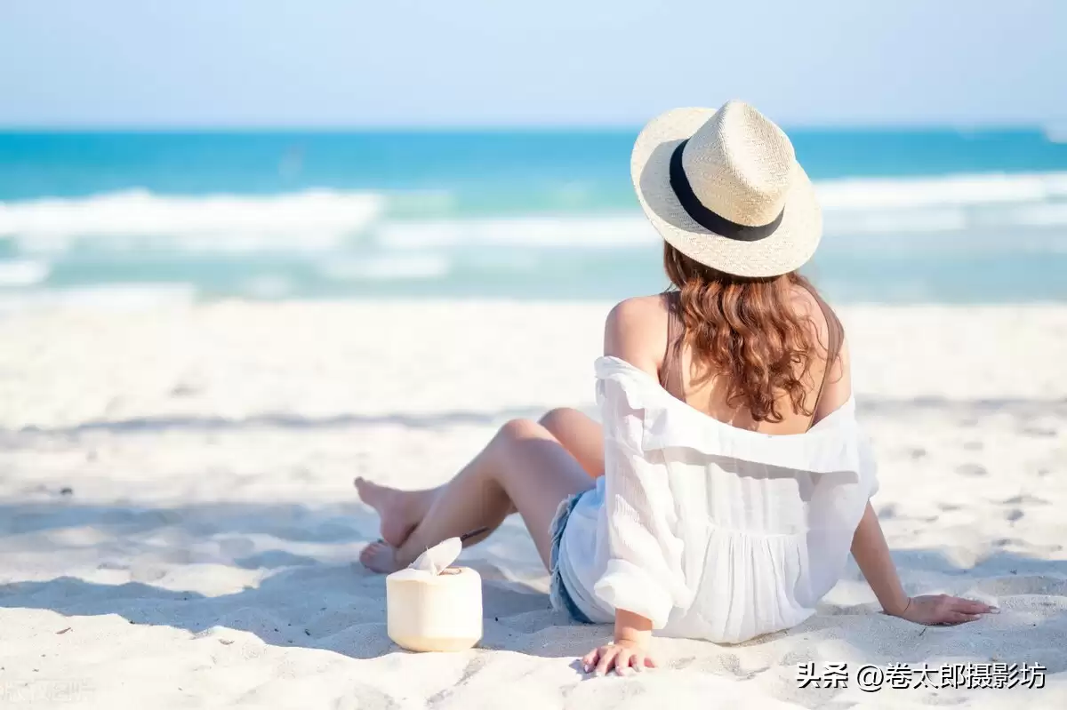 使用大光圈拍摄人像照片可以突出人物主体虚化背景