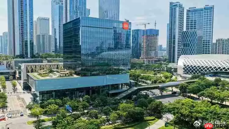 小米深圳大厦今日开园：卢伟冰现场喝小米粥，超 1500 平米旗舰店亮相