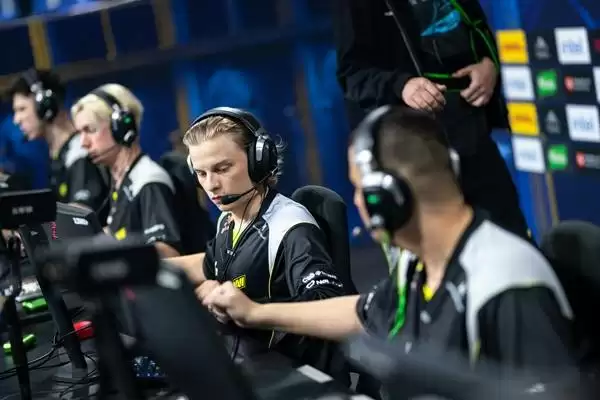 IEM科隆2025：NAVI新阵容首秀告捷 2-1力克FaZe挺进胜者组 