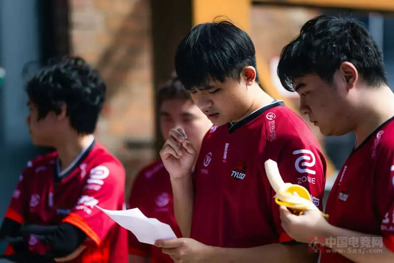 外媒分析TYLOO科隆站折戟：从FISSURE冠军到小组出局的落差之谜