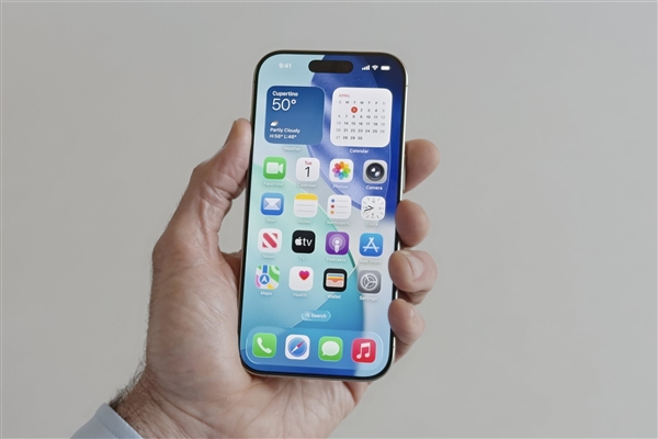 iOS 26成了！库克：苹果史上最受欢迎的测试版OS