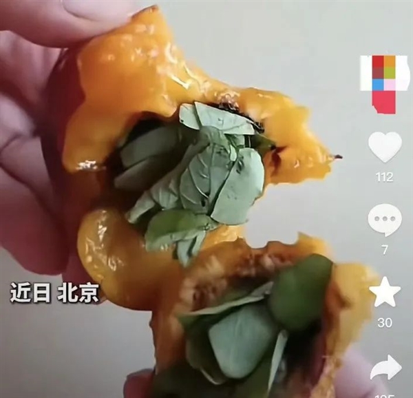 女子咬了一口桃子！差点吃掉一张