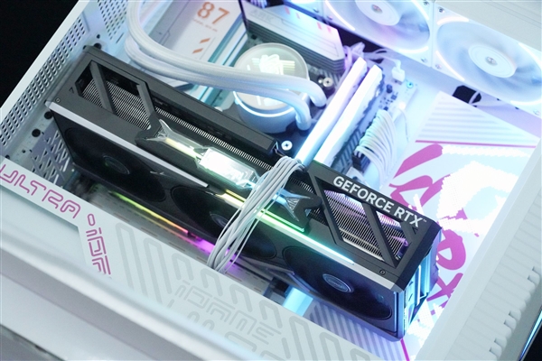 中国特供！七彩虹iGame RTX 5090D v2 Vulcan OC 24GB显卡图赏