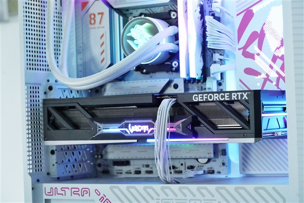 中国特供！七彩虹iGame RTX 5090D v2 Vulcan OC 24GB显卡图赏