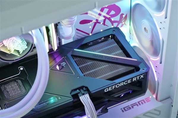 中国特供！七彩虹iGame RTX 5090D v2 Vulcan OC 24GB显卡图赏