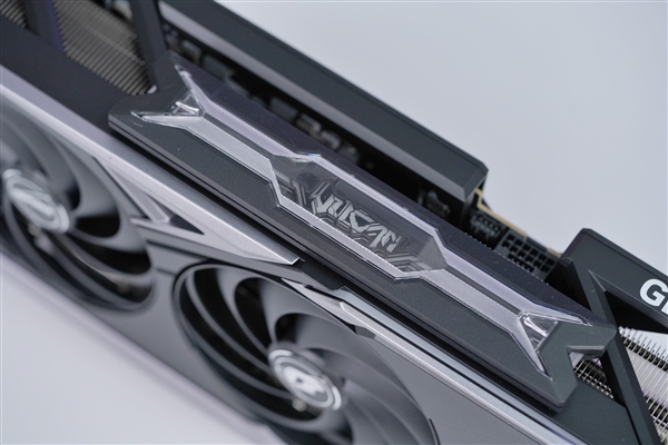 中国特供！七彩虹iGame RTX 5090D v2 Vulcan OC 24GB显卡图赏