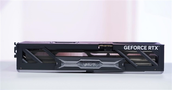 中国特供！七彩虹iGame RTX 5090D v2 Vulcan OC 24GB显卡图赏