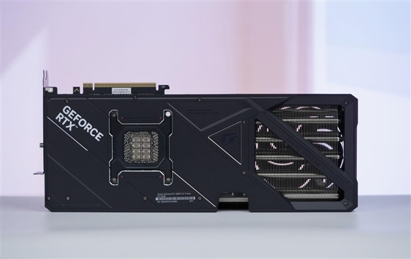中国特供！七彩虹iGame RTX 5090D v2 Vulcan OC 24GB显卡图赏