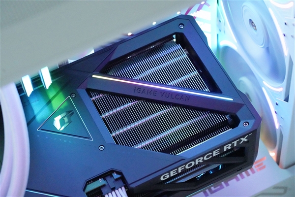 中国特供！七彩虹iGame RTX 5090D v2 Vulcan OC 24GB显卡图赏