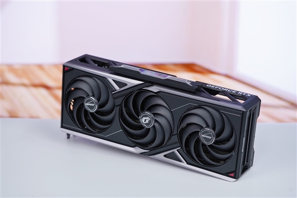 中国特供！七彩虹iGame RTX 5090D v2 Vulcan OC 24GB显卡图赏
