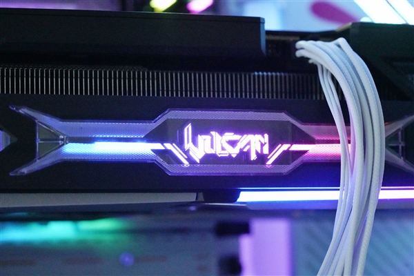 中国特供！七彩虹iGame RTX 5090D v2 Vulcan OC 24GB显卡图赏