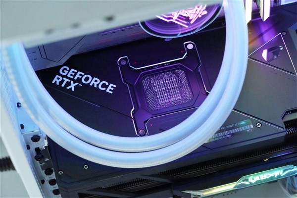 中国特供！七彩虹iGame RTX 5090D v2 Vulcan OC 24GB显卡图赏