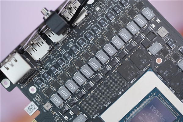 中国特供！七彩虹iGame RTX 5090D v2 Vulcan OC 24GB显卡图赏