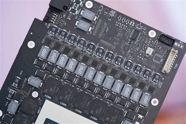 中国特供！七彩虹iGame RTX 5090D v2 Vulcan OC 24GB显卡图赏
