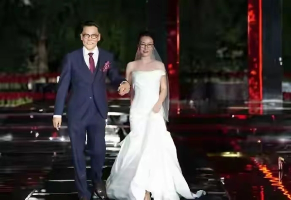 60岁李国庆谈再婚：年轻时追妻2次爱而不得