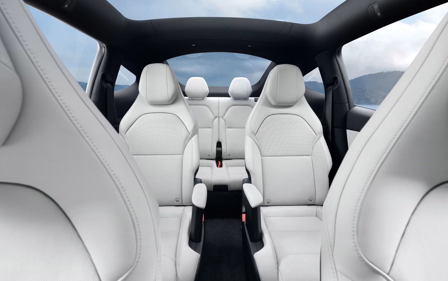 特斯拉 Model Y L 正式上市：六座布局、续航 751 公里，33.9 万元起