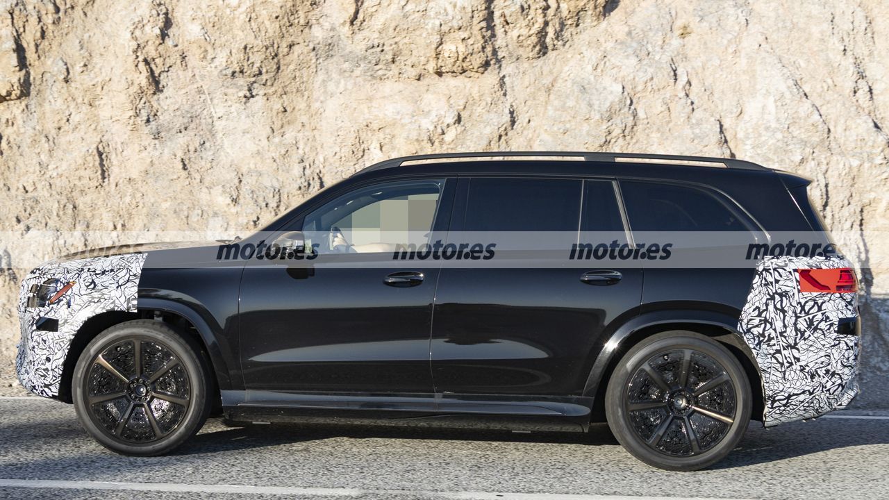 新款迈巴赫 GLS 谍照曝光：大灯内置三枚“三叉星”，4.0L 双涡轮 V8 加持