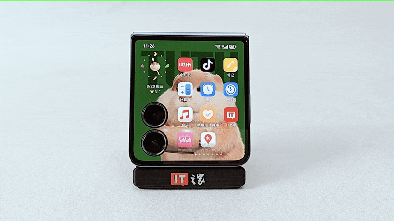 【IT之家评测室】荣耀 Magic V Flip2 高定款上手体验：外屏实用度很高的小折叠