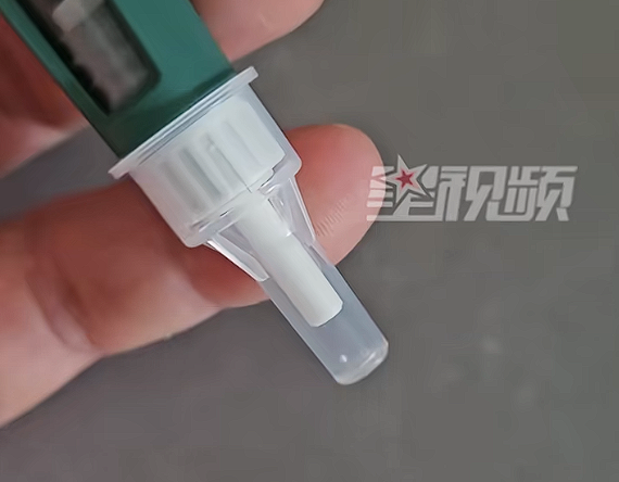 被自己蠢哭了！男子打胰岛素1个月才发现针套没摘