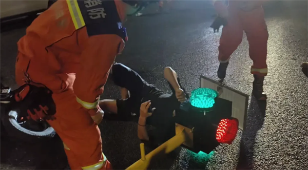 太社死了