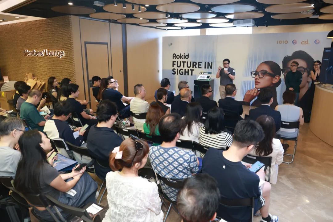 全球最轻的具备显示功能智能眼镜