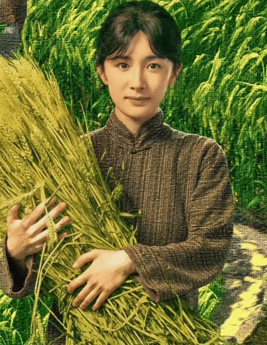为演《生万物》 杨幂全程素颜 增重10斤 挑水割麦样样精通